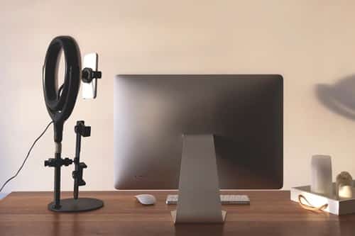 ring-lamp-on-blogger-s-desktop-in-home-interior-t-2025-01-09-18-38-33-utc
